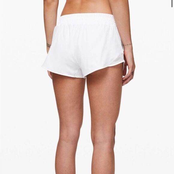 Lululemon Hotty Hot Short II *2.5" - Picture 9 of 9